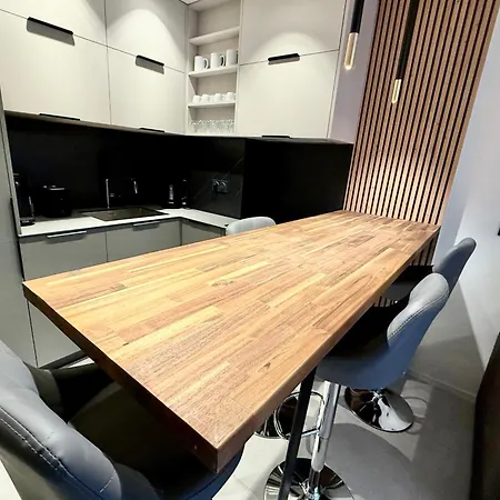 Les Pins - For 2 People - Wifi & Parking